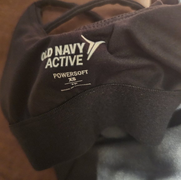 Old navy active wear top - Picture 3 of 3